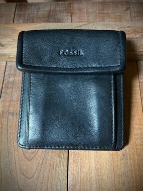 Fossil Black Leather Compact Flip Wallet